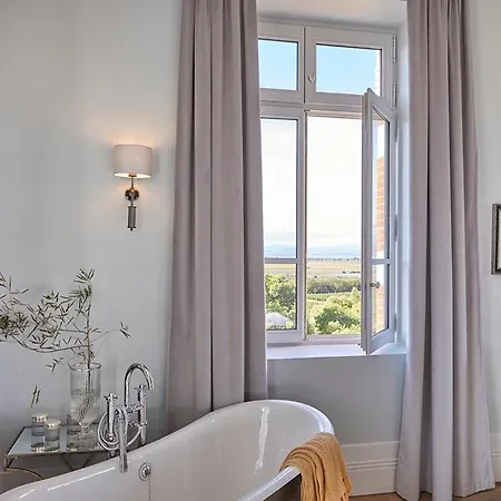 Chateau Capitoul 4* 나르본